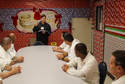 Steve speaks to a group of incarcerated men.